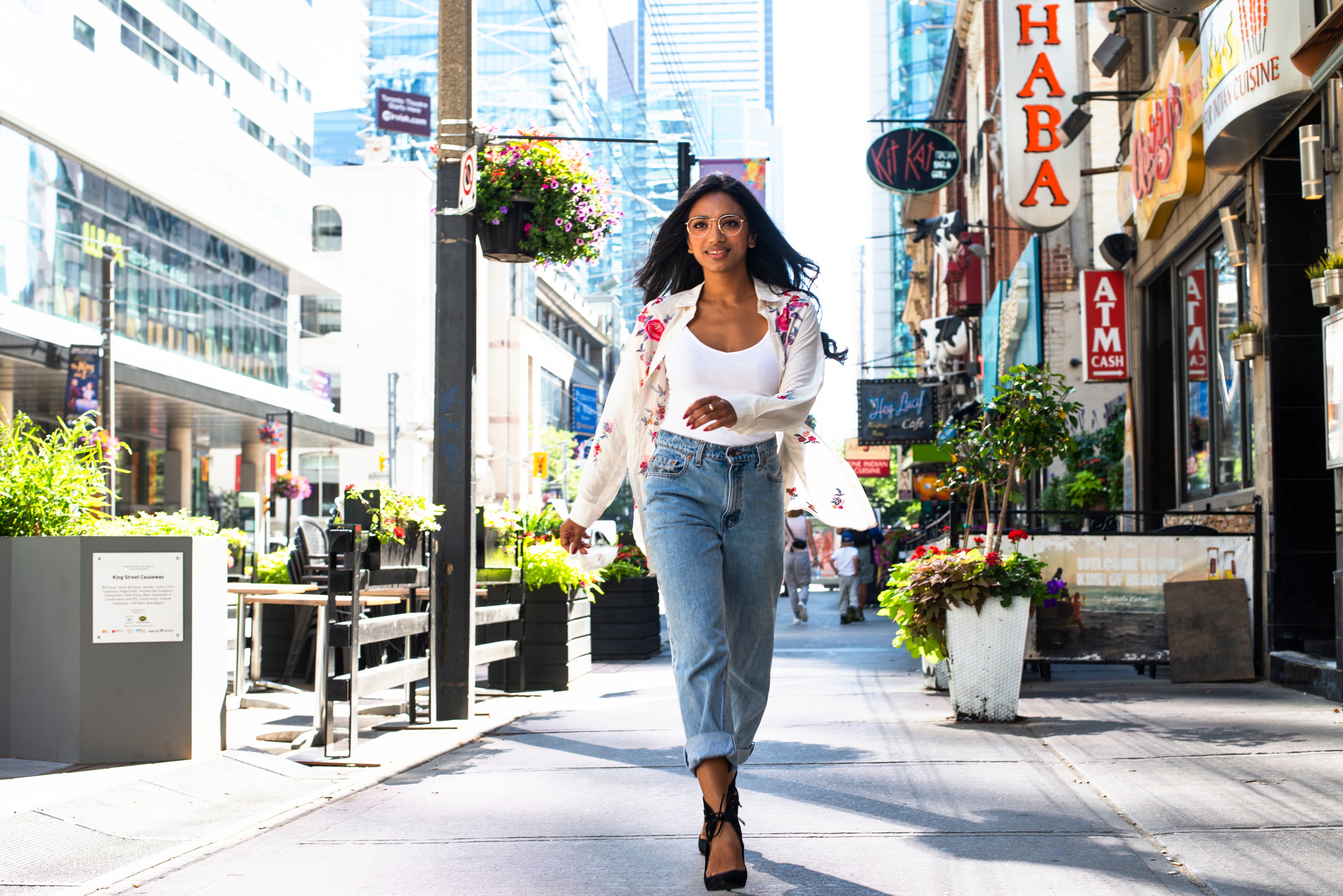 files/woman-in-heels-and-summer-fashion-walking.jpg